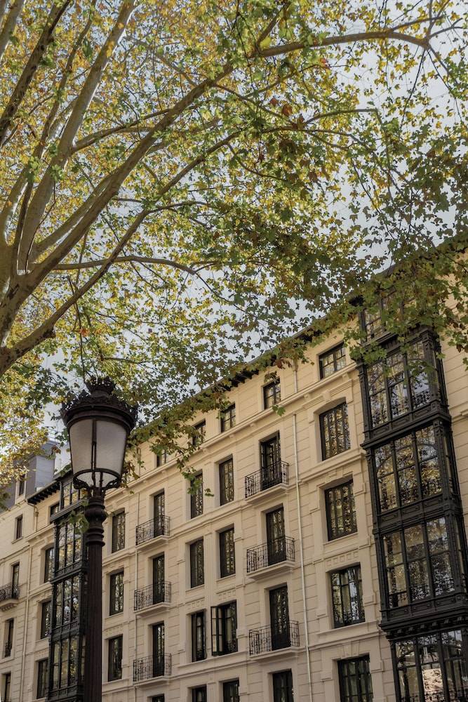 Batimont Suites & Apartments 1
