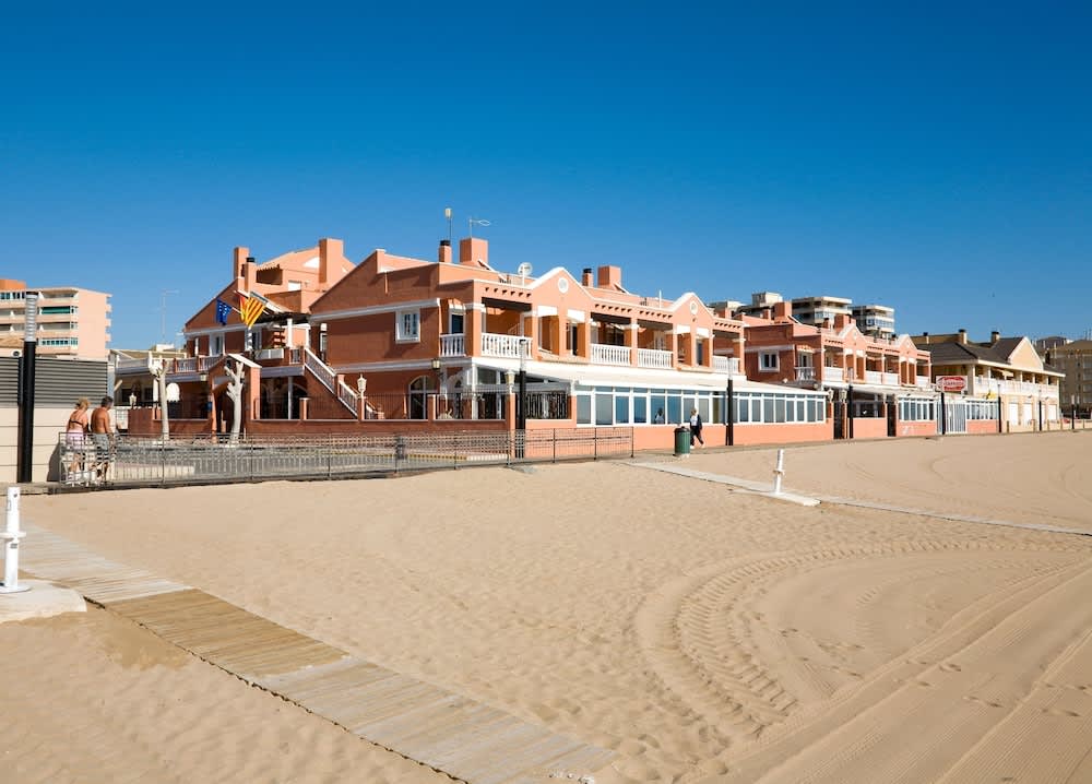 Lloyds Beach Club 1