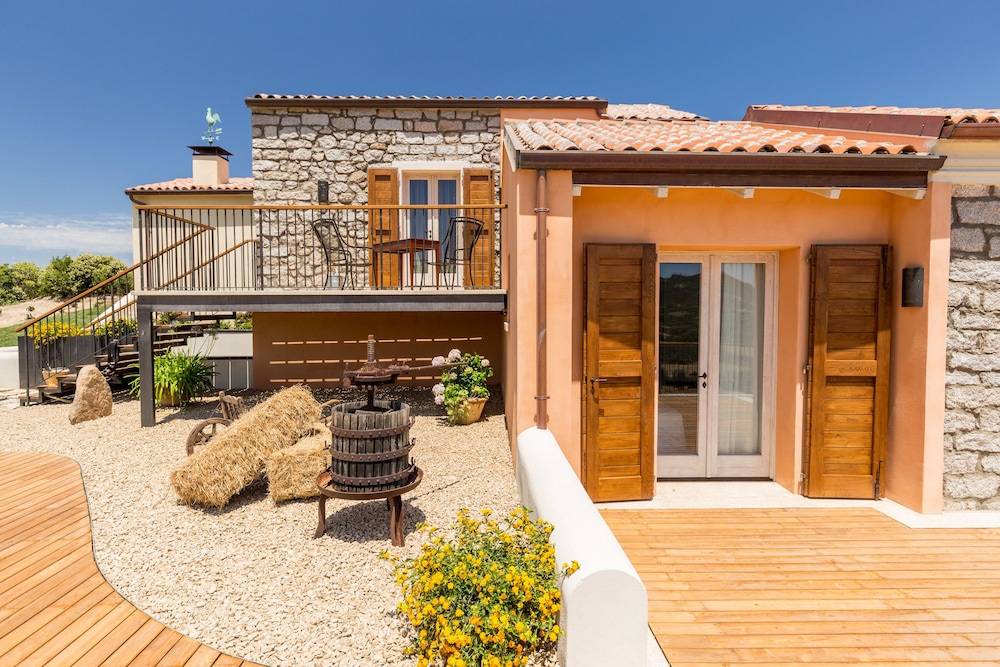 Tenuta Petra Bianca 1