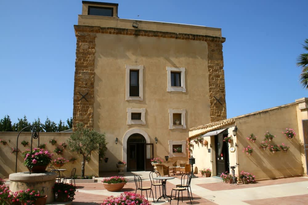 Hotel Foresteria Baglio Della Luna 1