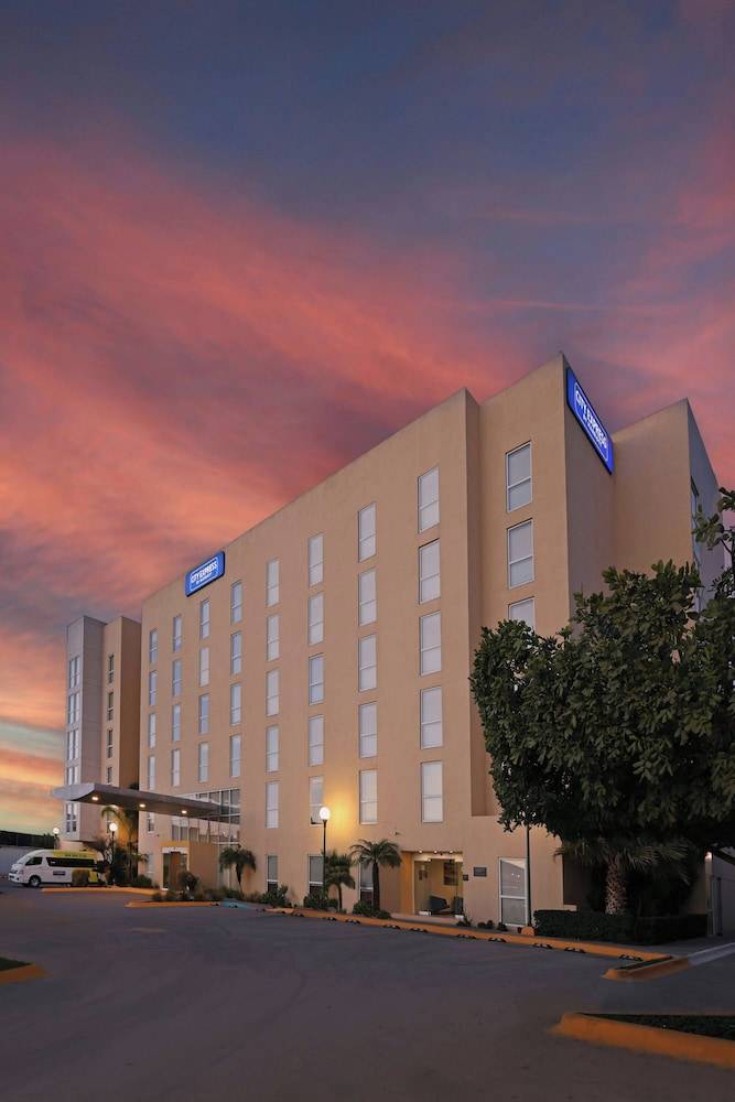 City Express by Marriott Tijuana Insurgentes 1