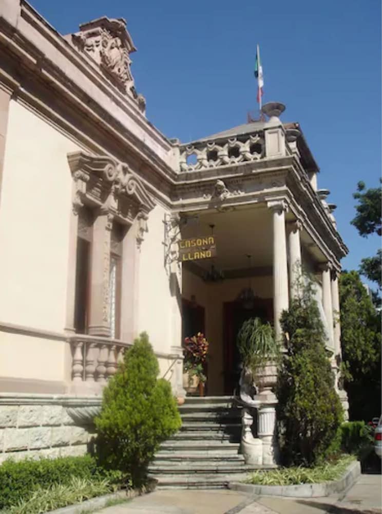 Hotel La Casona del Llano 1