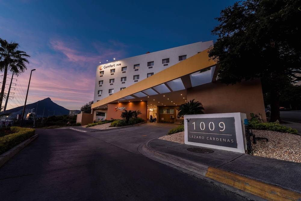 Comfort Inn Monterrey Valle 1