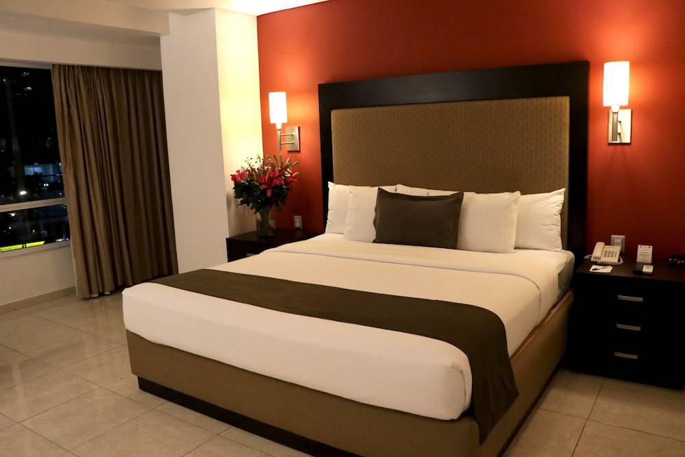 Hotel & Suites PF 1