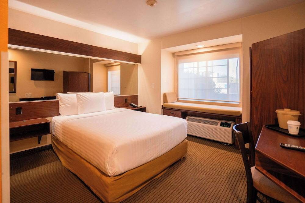 Microtel Inn and Suites by Wyndham Ciudad Juarez, US Consulate 1
