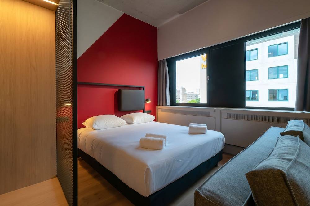 Via Suites 1