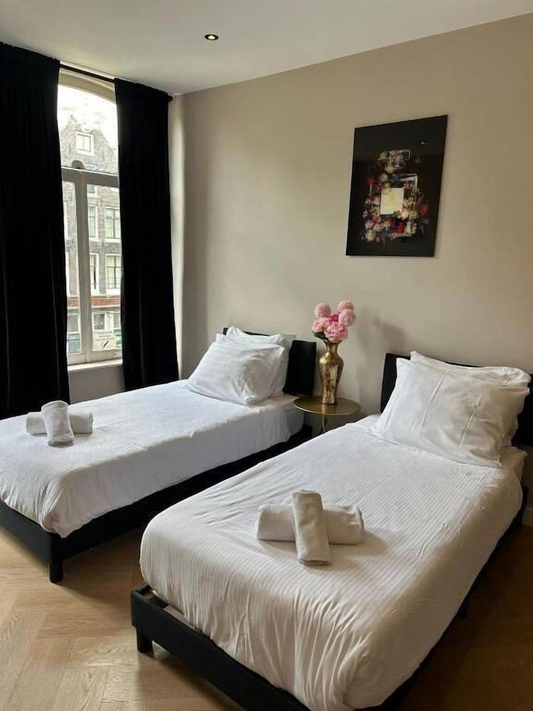 Hotel 83 1