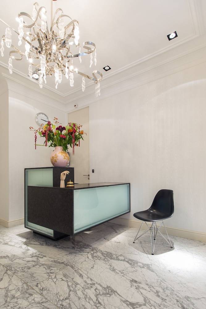 Amsterdam Canal Hotel 2