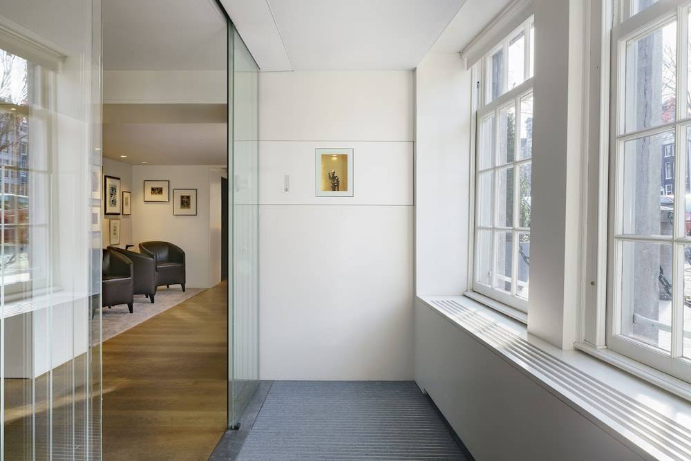 Ambassade Hotel 2