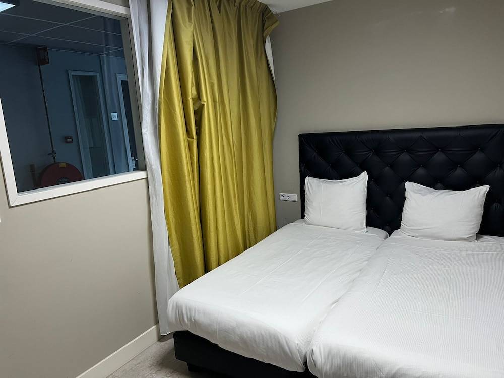 Camp-Inn Hotel 1
