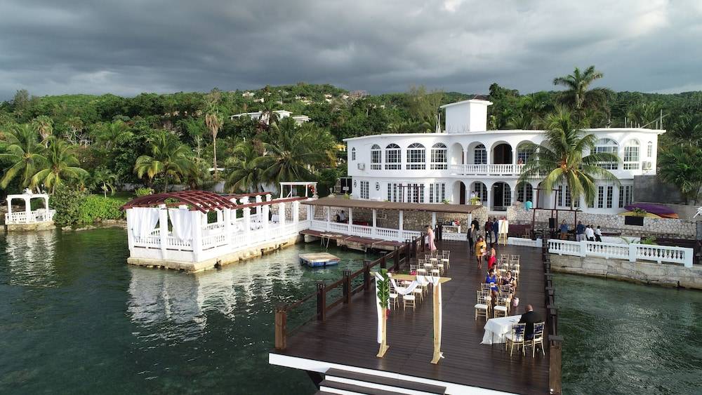 Waters Edge Guest House 1