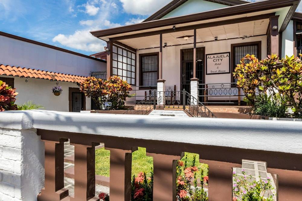 ALAJUELA CITY Hotel & Guest House 1