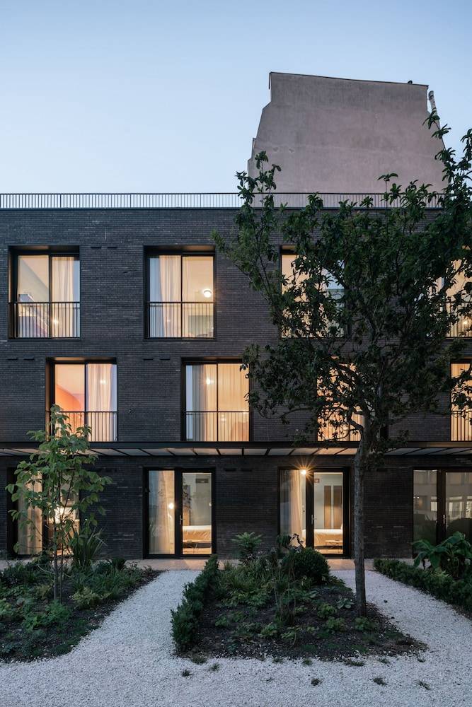 Deskopolitan House 2