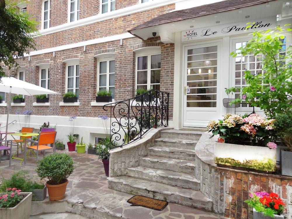 Le Pavillon Hotel 1