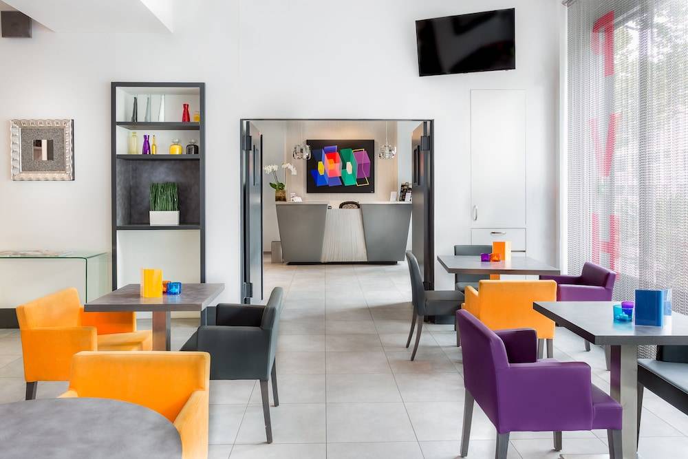 Porte de Versailles Hotel 2