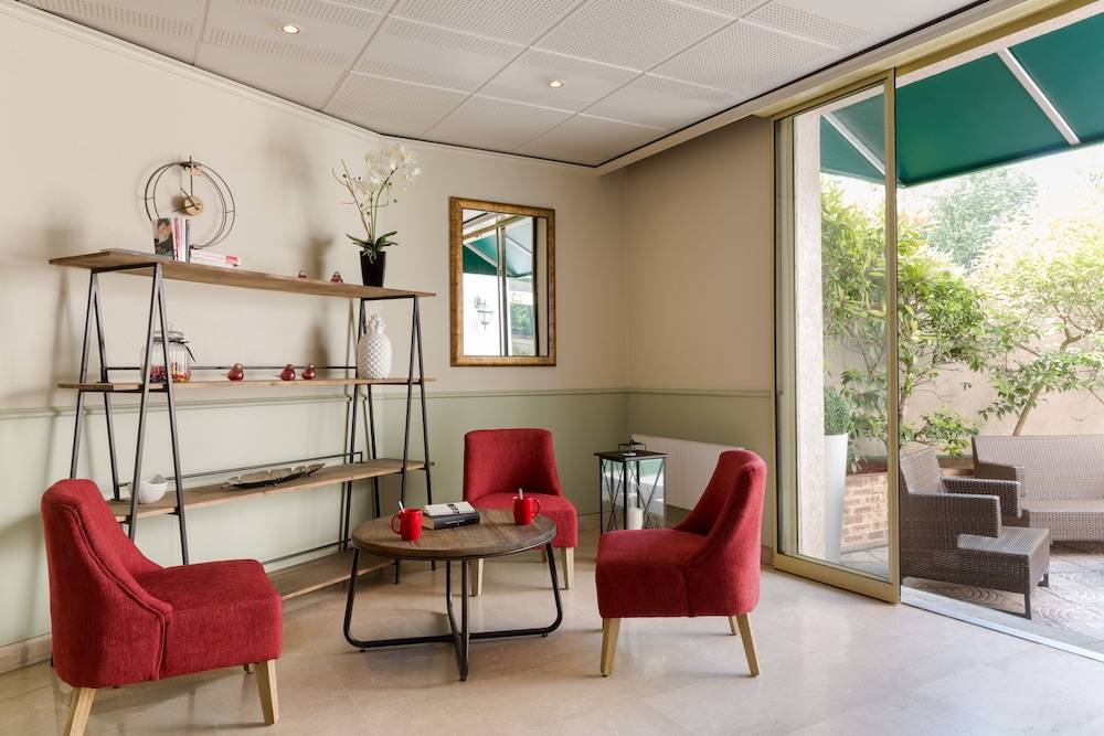 Hotel Le Cardinal Rueil Centre 2
