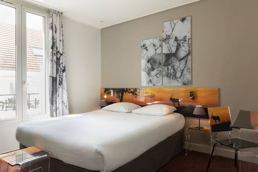 Hotel Le Cardinal Rueil Centre 1