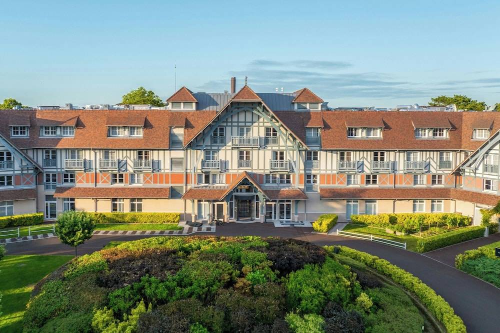 Renaissance Paris Hippodrome de St. Cloud Hotel 1