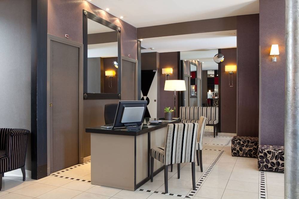 Hotel Eiffel Seine 2