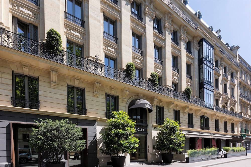 La Clef Tour Eiffel Paris by The Crest Collection 1