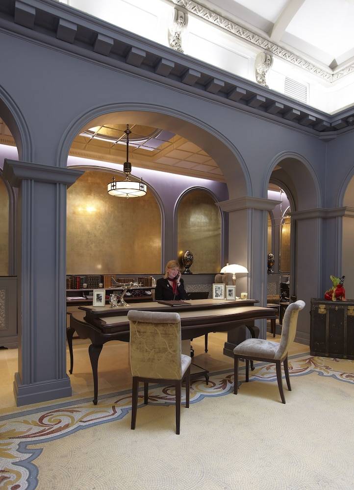 La Clef Louvre Paris by The Crest Collection 2