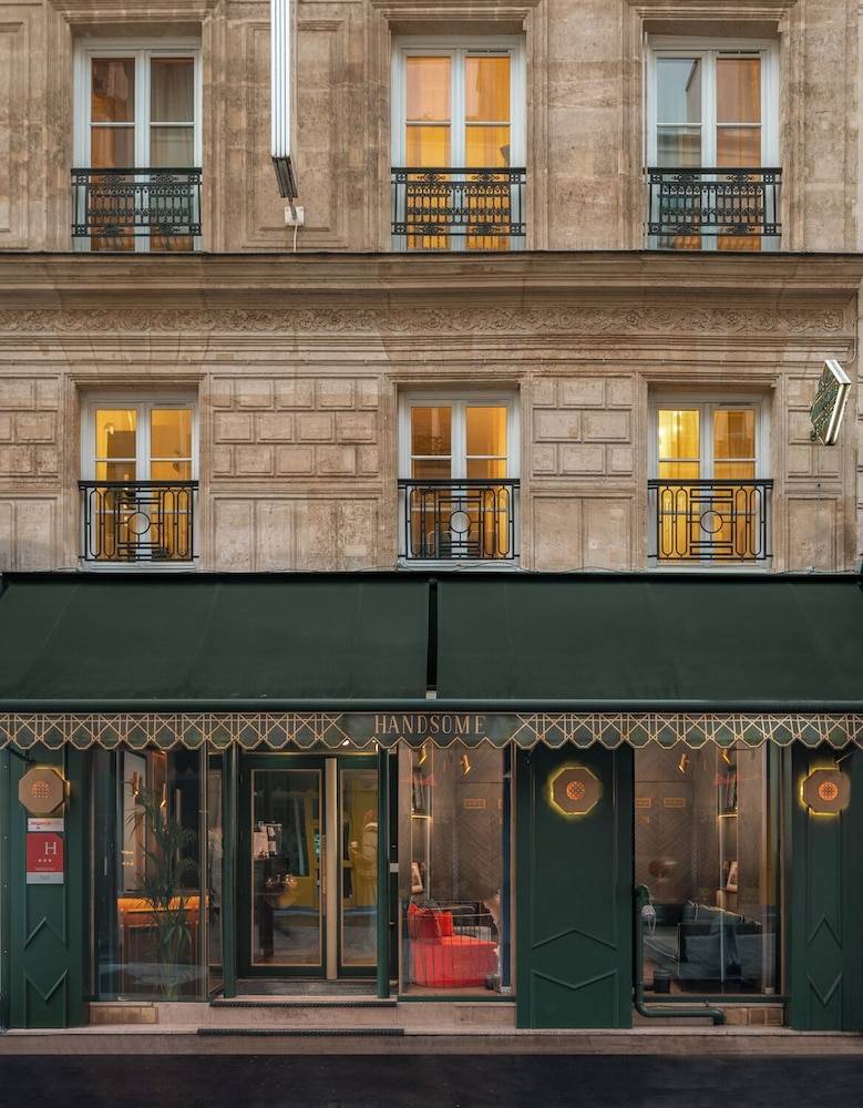 Handsome Hotel 1