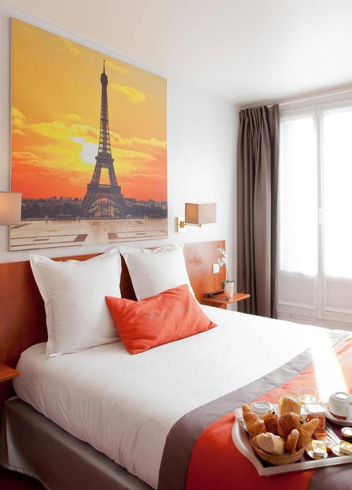 Alyss Saphir Cambronne Eiffel 1