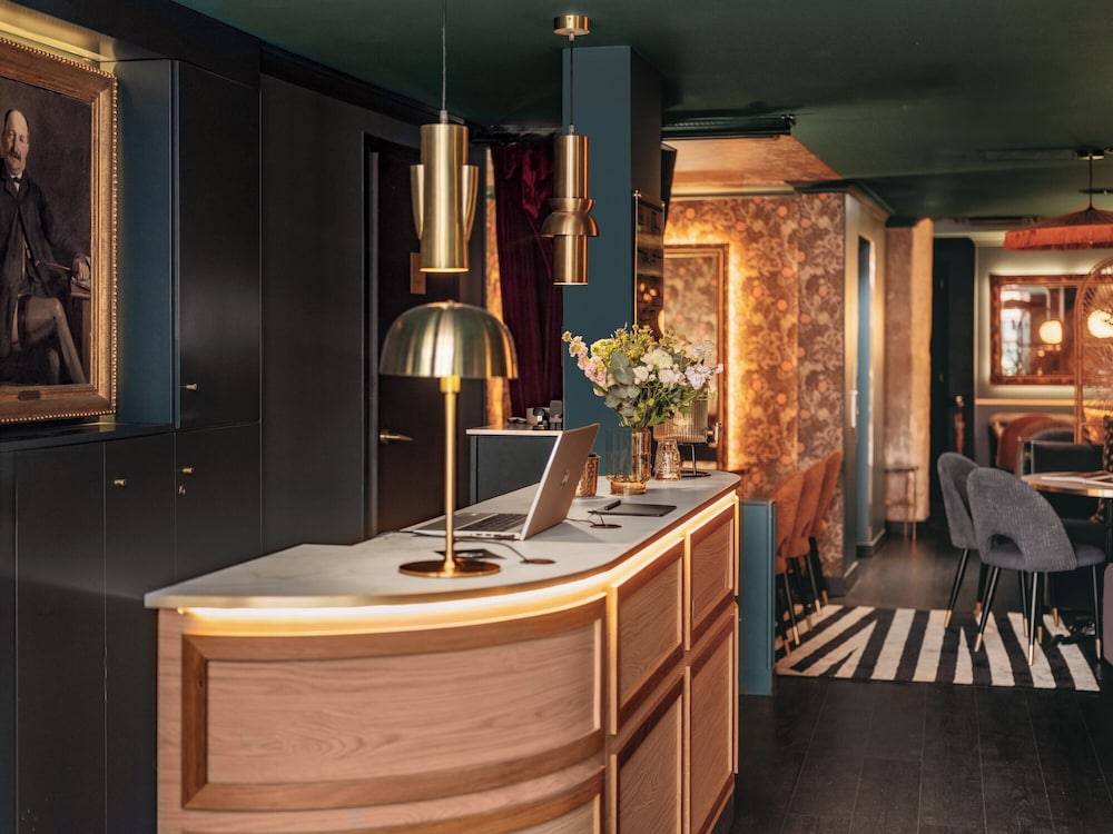 Snob Hotel 2