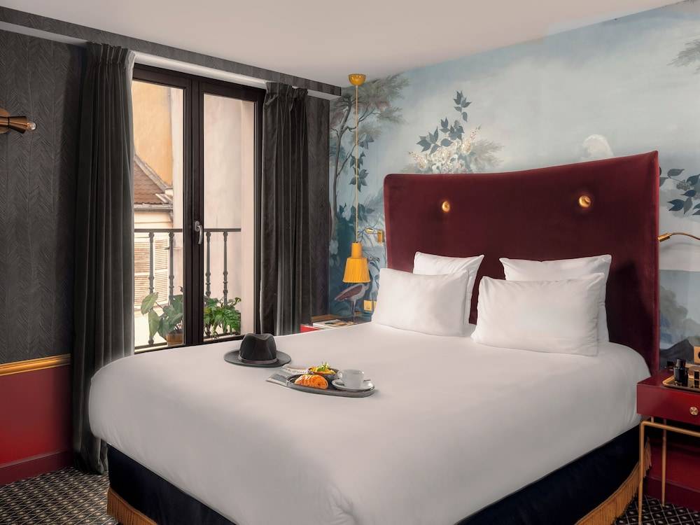 Snob Hotel 1