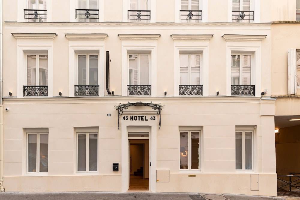 HOTEL AU COEUR DE REPUBLIQUE 1