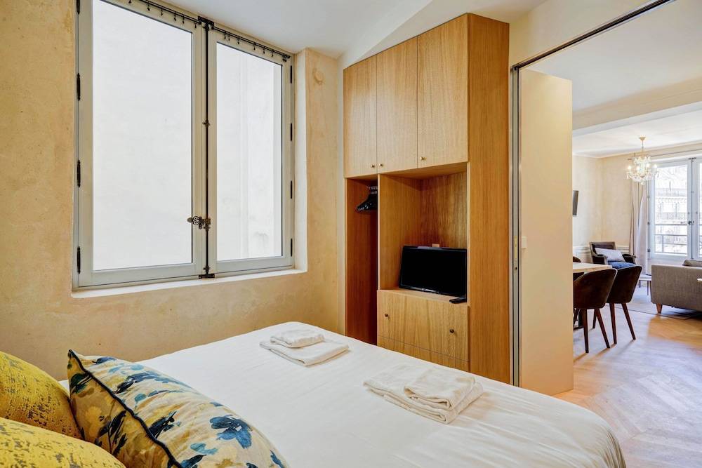 Apartments Du Louvre St Honoré 2