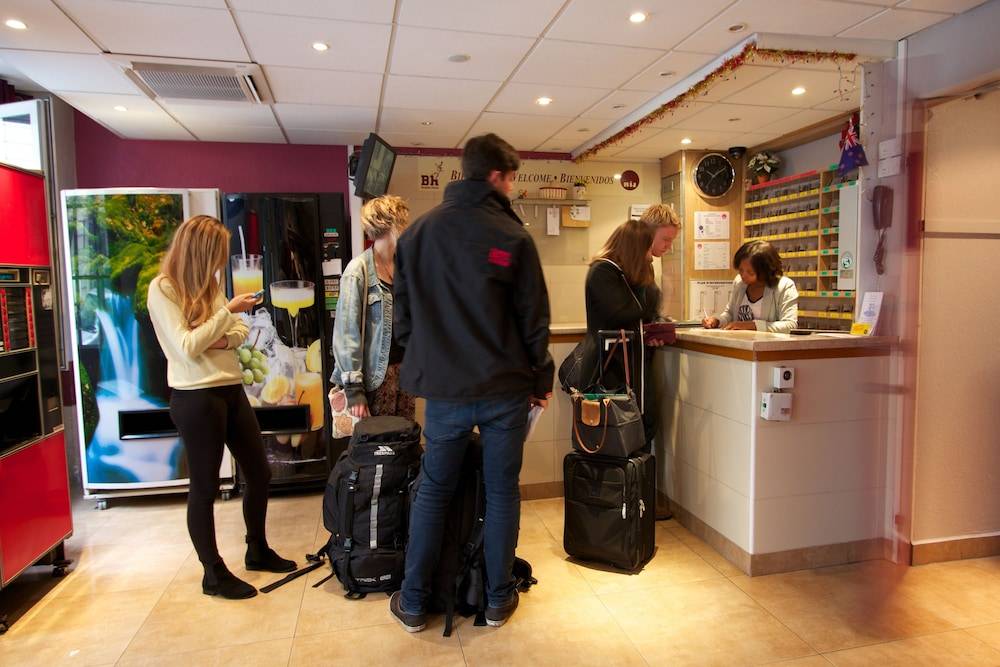 Bastille Hostel 2
