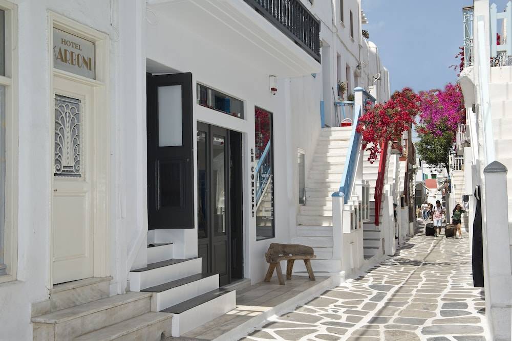 Karboni Hotel 1