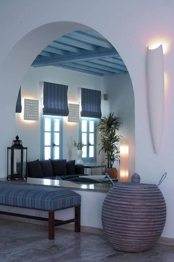 Poseidon Hotel Suites 2