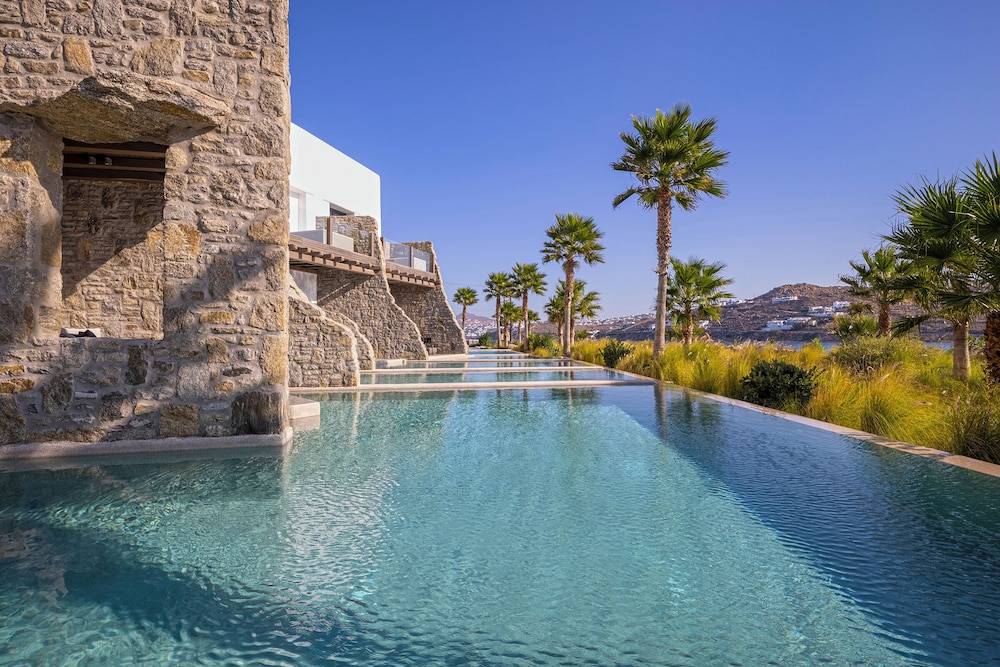 Aeonic Suites and Spa 1