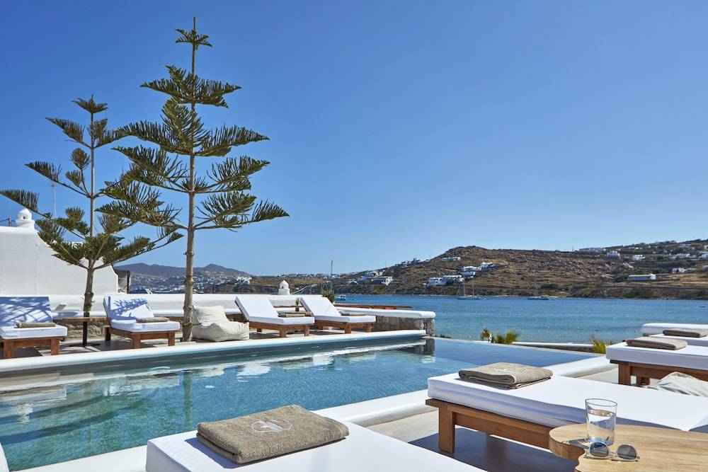 Mykonos Waves Beach House & Suites 1