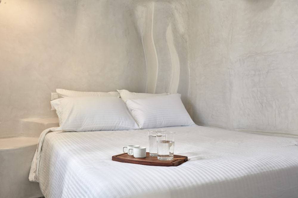 Mykonos Waves Beach House & Suites 2