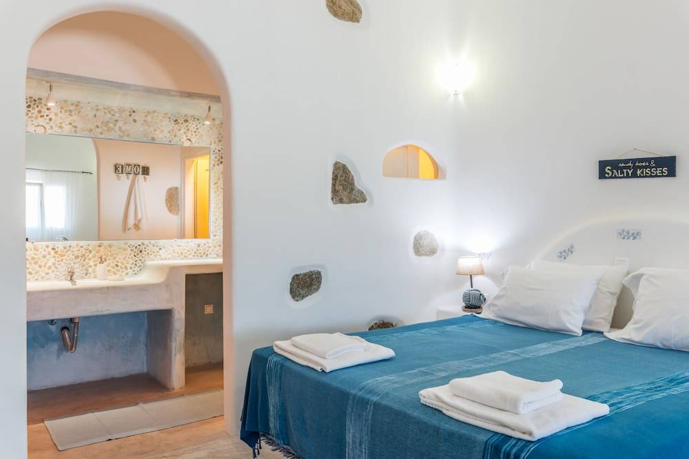 Eleni's Village Suites 1