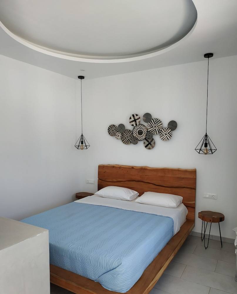 Nikos Rooms 2