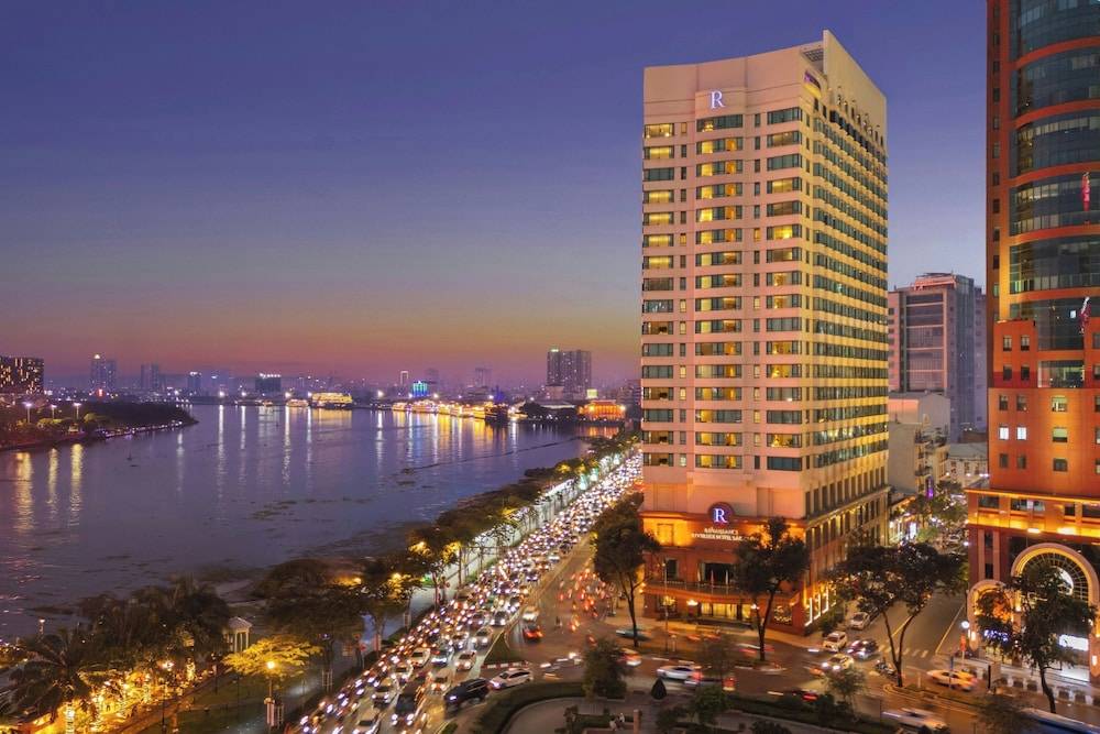 Renaissance Riverside Hotel Saigon 1