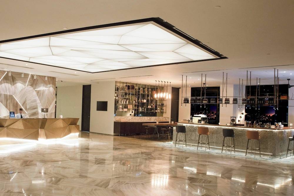 Renaissance Riverside Hotel Saigon 2