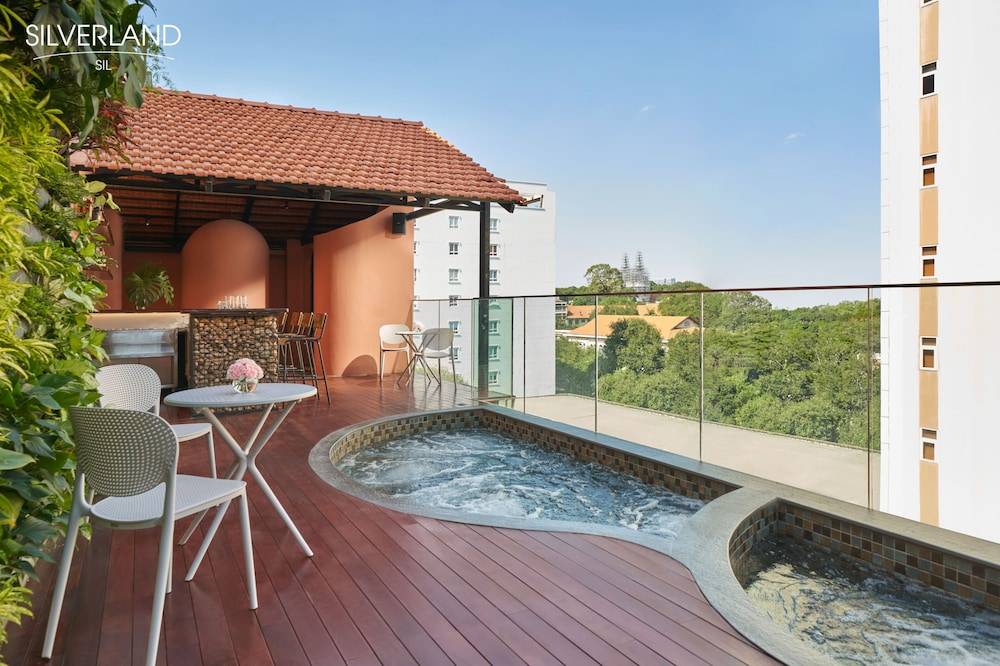 Silverland Sil Hotel 1