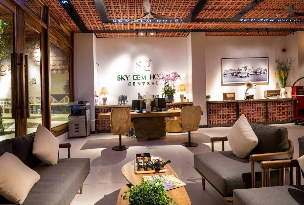 Sky Gem Central Hotel 2