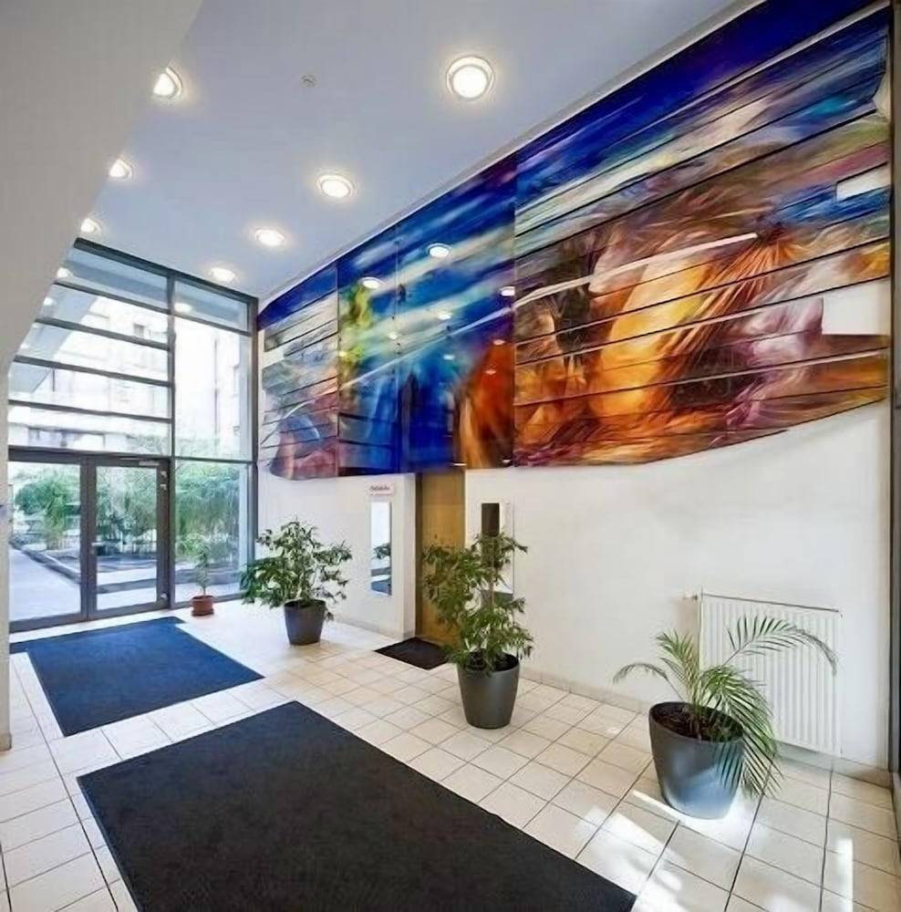 Quality Point Apartments 0-24 reception 2