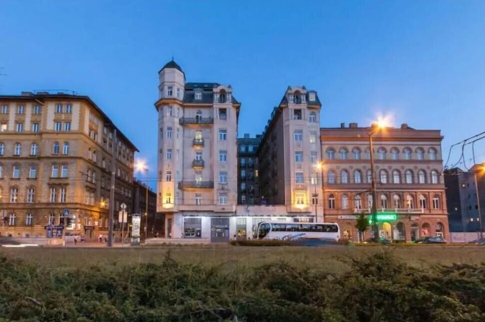 East City Budapest 1