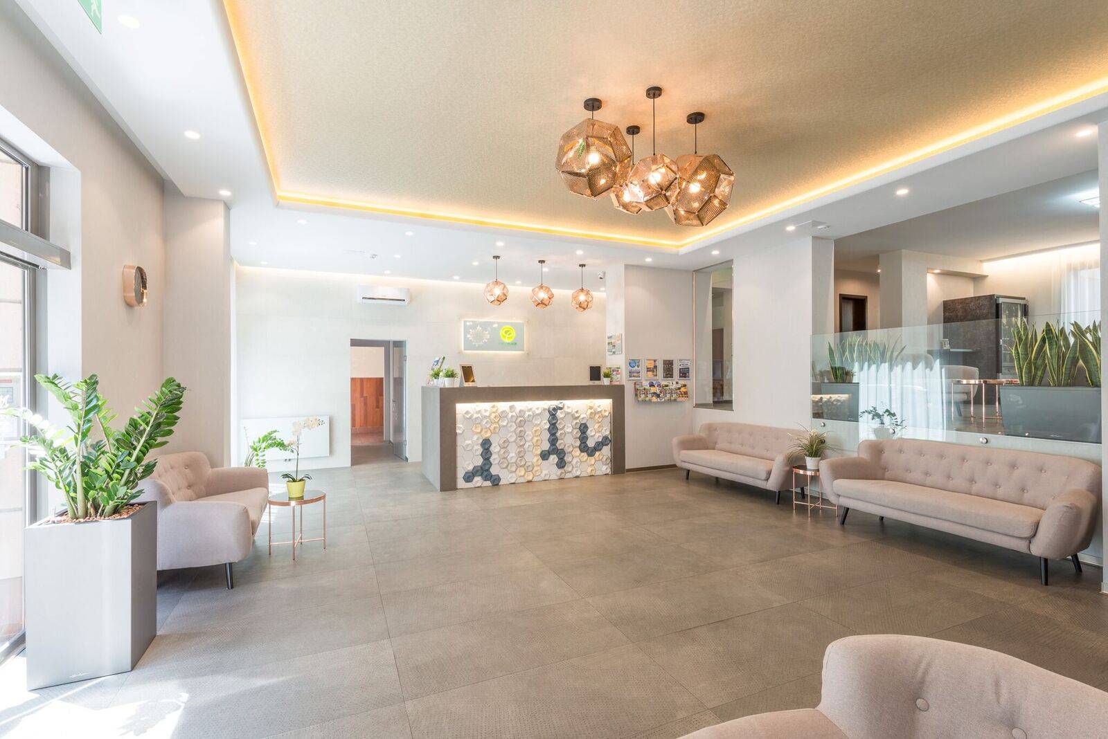 Corvin Plaza Apartments & Suites 1