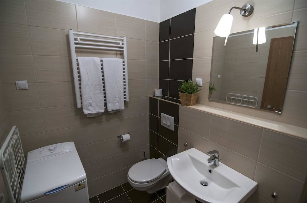 Corvin Center Suites 2