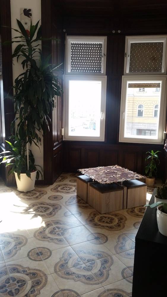 Omega Guesthouse Budapest 2
