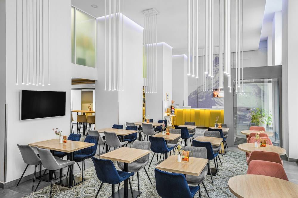 12 Revay Hotel 1