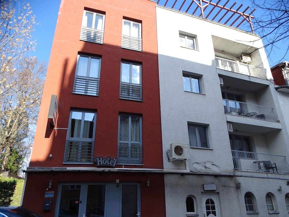 Hotel Rose City 1